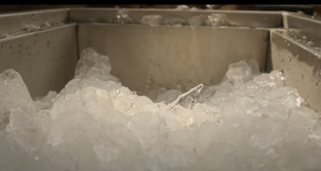 Glass shard in the Final Destination Bloodlines trailer