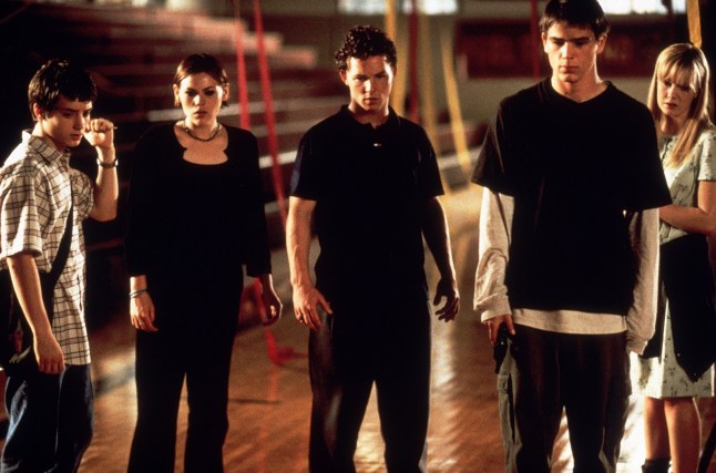 FILM: THE FACULTY. 1999 (From left to right) Elijah Wood as CASEY" Clea Duvall as "Stockley" Shawn Hatosy as "Stan" , Josh Harnett as"Zeke" and Laura Harris as "Marybeth" in Robert Rodriguez's THE FACULTY.