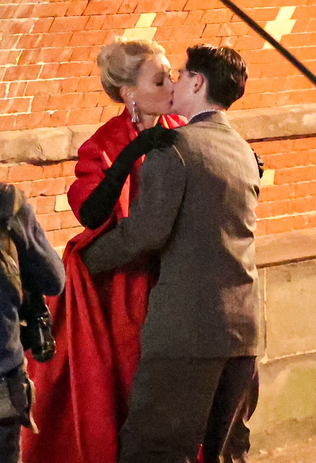 NEW YORK, NY - OCTOBER 16: Gwyneth Paltrow and Timothee Chalamet are seen at the "Marty Supreme" movie set in Central Park, Manhattan on October 16, 2024 in New York City. (Photo by Jose Perez/Bauer-Griffin/GC Images)