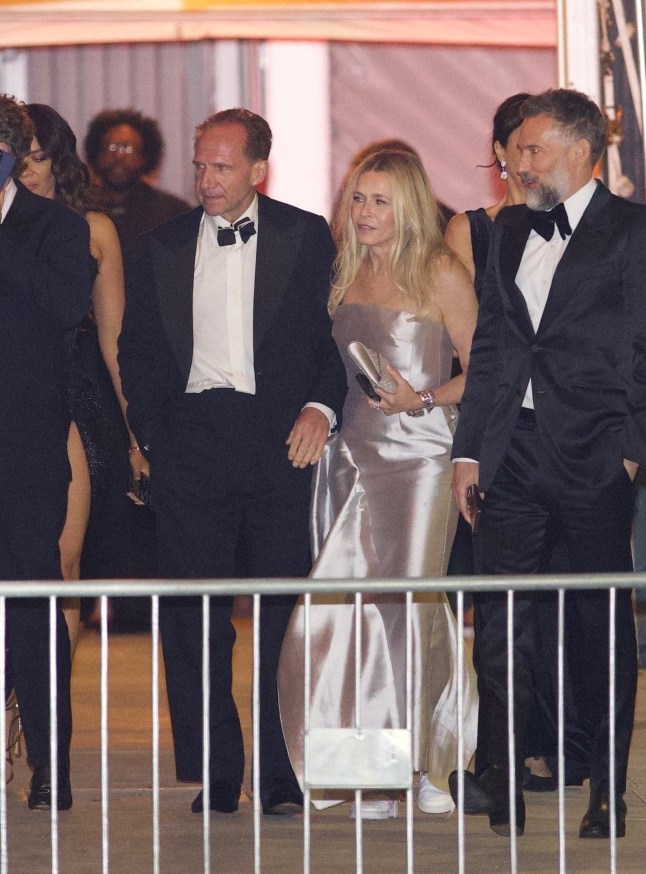 Beverly Hills, CA - *EXCLUSIVE* - *EXCLUSIVE* - Actress Chelsea Handler and actor Ralph Fiennes are all smiles as they lock arms while leaving the 2025 Vanity Fair Oscar Party at the Wallis Annenberg Center for the Performing Arts in Beverly Hills. The pair???s cozy exit has fans speculating about a possible new romance. Pictured: Chelsea Handler, Ralph Fiennes BACKGRID USA 3 MARCH 2025 BYLINE MUST READ: ShotbyJuliann / BACKGRID USA: +1 310 798 9111 / usasales@backgrid.com UK: +44 208 344 2007 / uksales@backgrid.com *UK Clients - Pictures Containing Children Please Pixelate Face Prior To Publication*