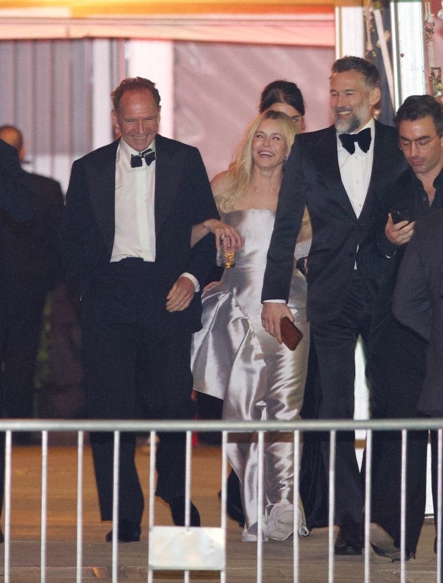 Beverly Hills, CA - *EXCLUSIVE* - *EXCLUSIVE* - Actress Chelsea Handler and actor Ralph Fiennes are all smiles as they lock arms while leaving the 2025 Vanity Fair Oscar Party at the Wallis Annenberg Center for the Performing Arts in Beverly Hills. The pair???s cozy exit has fans speculating about a possible new romance. Pictured: Chelsea Handler, Ralph Fiennes BACKGRID USA 3 MARCH 2025 BYLINE MUST READ: ShotbyJuliann / BACKGRID USA: +1 310 798 9111 / usasales@backgrid.com UK: +44 208 344 2007 / uksales@backgrid.com *UK Clients - Pictures Containing Children Please Pixelate Face Prior To Publication*