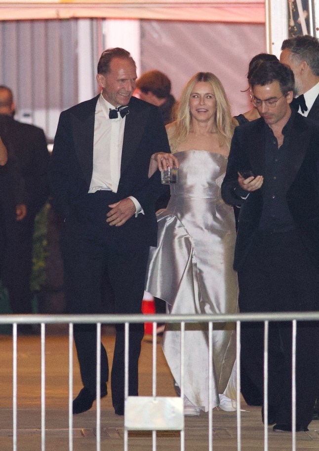 Beverly Hills, CA - *EXCLUSIVE* - *EXCLUSIVE* - Actress Chelsea Handler and actor Ralph Fiennes are all smiles as they lock arms while leaving the 2025 Vanity Fair Oscar Party at the Wallis Annenberg Center for the Performing Arts in Beverly Hills. The pair???s cozy exit has fans speculating about a possible new romance. Pictured: Chelsea Handler, Ralph Fiennes BACKGRID USA 3 MARCH 2025 BYLINE MUST READ: ShotbyJuliann / BACKGRID USA: +1 310 798 9111 / usasales@backgrid.com UK: +44 208 344 2007 / uksales@backgrid.com *UK Clients - Pictures Containing Children Please Pixelate Face Prior To Publication*