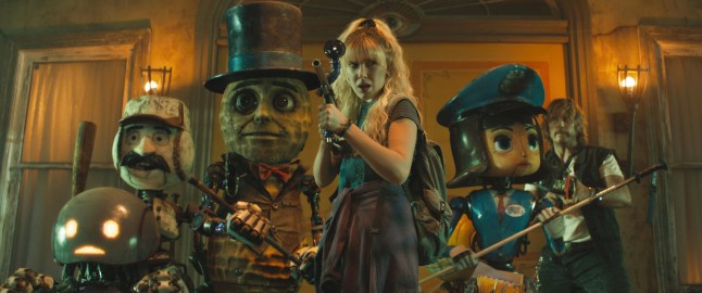 The Electric State. (L to R) Herman (voiced by Anthony Mackie), PopFly (voiced by Brian Cox), Mr. Peanut (voiced by Woody Harrelson), Michelle (Millie Bobby Brown), Penny Pal (voiced by Jenny Slate) and Keats (Chris Pratt) in The Electric State. ???/?? 2024 Netflix. Used with permission