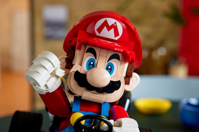 Lego Mario Kart - Mario & Standard Kart set head shot