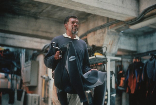 Editorial use only. No book cover usage. Mandatory Credit: Photo by Merie W Wallace/Warner Bros/Village Roadshow/Kobal/REX/Shutterstock (5885348h) Samuel L. Jackson Deep Blue Sea - 1999 Director: Renny Harlin Warner Bros/Village Roadshow USA Scene Still L'autre Homme