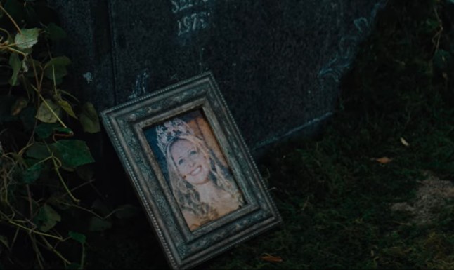 Helen Shivers' grave in the I Know What You Did Last Summer trailer