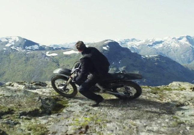 Tom Cruise BTS stunts for Mission Impossible https://twitter.com/TomCruise/status/1604839778125430 So excited to share what we?ve been working on. #MissionImpossible