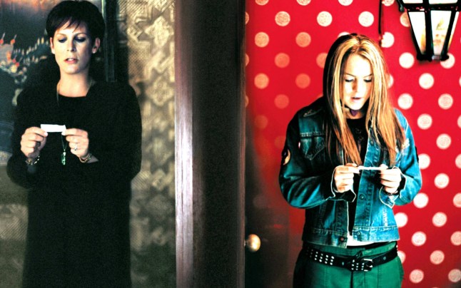 Editorial use only. No book cover usage. Mandatory Credit: Photo by W. Disney/Everett/Shutterstock (425784a) Jamie Lee Curtis, Lindsay Lohan 'FREAKY FRIDAY' FILM - 2003