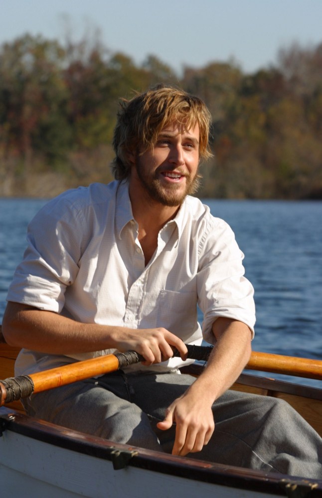 Editorial use only. No book cover usage. Mandatory Credit: Photo by New Line/Kobal/Shutterstock (5884324d) Ryan Gosling The Notebook - 2004 Director: Nick Cassavetes New Line USA Scene Still Drama N'oublie jamais