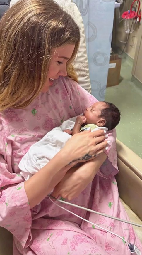 Joss Stone reveals unusual sleeping arrangements with husband after 'so many children'