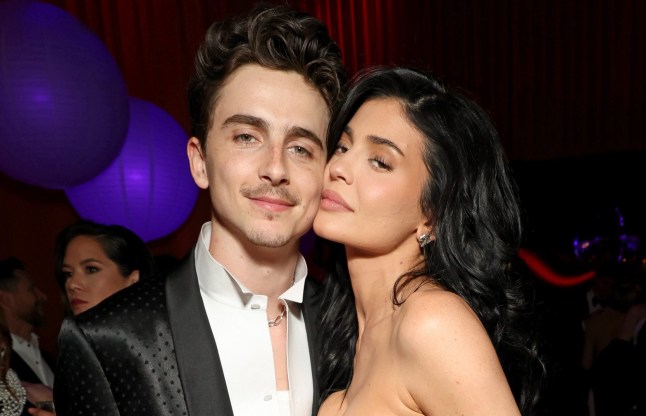 BEVERLY HILLS, CALIFORNIA - MARCH 02: EXCLUSIVE COVERAGE (L-R) Timoth??e Chalamet and Kylie Jenner attend the 2025 Vanity Fair Oscar Party Hosted By Radhika Jones at Wallis Annenberg Center for the Performing Arts on March 02, 2025 in Beverly Hills, California. (Photo by Kevin Mazur/VF25/WireImage for Vanity Fair)