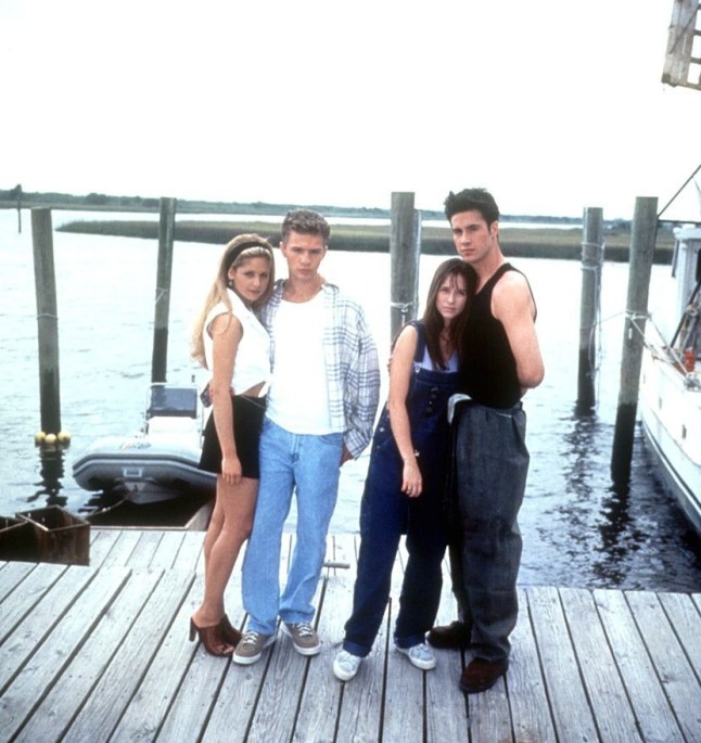 Editorial use only. No book cover usage. Mandatory Credit: Photo by Columbia/Everett/REX/Shutterstock (423894e) I KNOW WHAT YOU DID LAST SUMMER, Sarah Michelle Gellar, Ryan Phillippe, Jennifer Love Hewitt and Freddie Prinze Jnr VARIOUS FILM STILLS