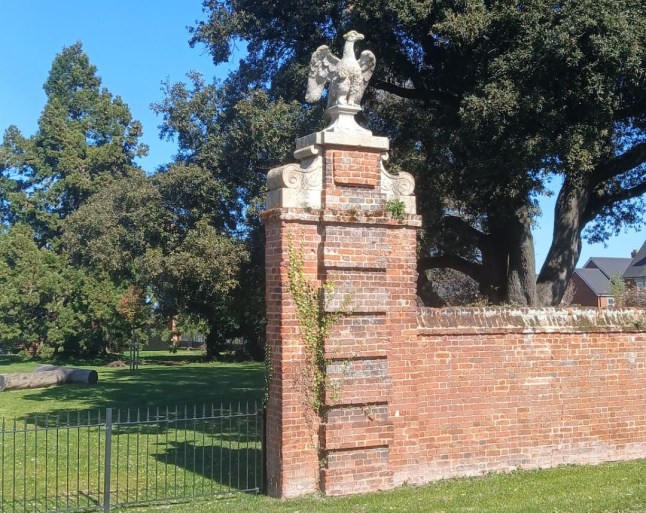 Photo of eagle statute on a wall