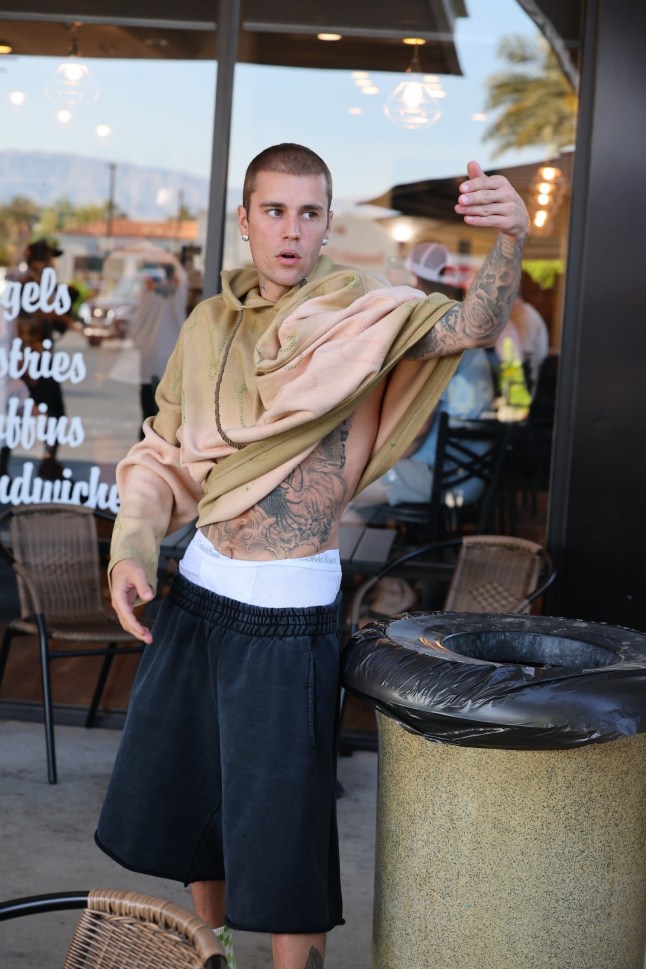 Palm Spring, CA - Justin Bieber displays his tattooed body as he steps out for coffee with friends in Palm Springs. Pictured: Justin Bieber BACKGRID USA 9 APRIL 2025 USA: +1 310 798 9111 / usasales@backgrid.com UK: +44 208 344 2007 / uksales@backgrid.com *UK Clients - Pictures Containing Children Please Pixelate Face Prior To Publication*