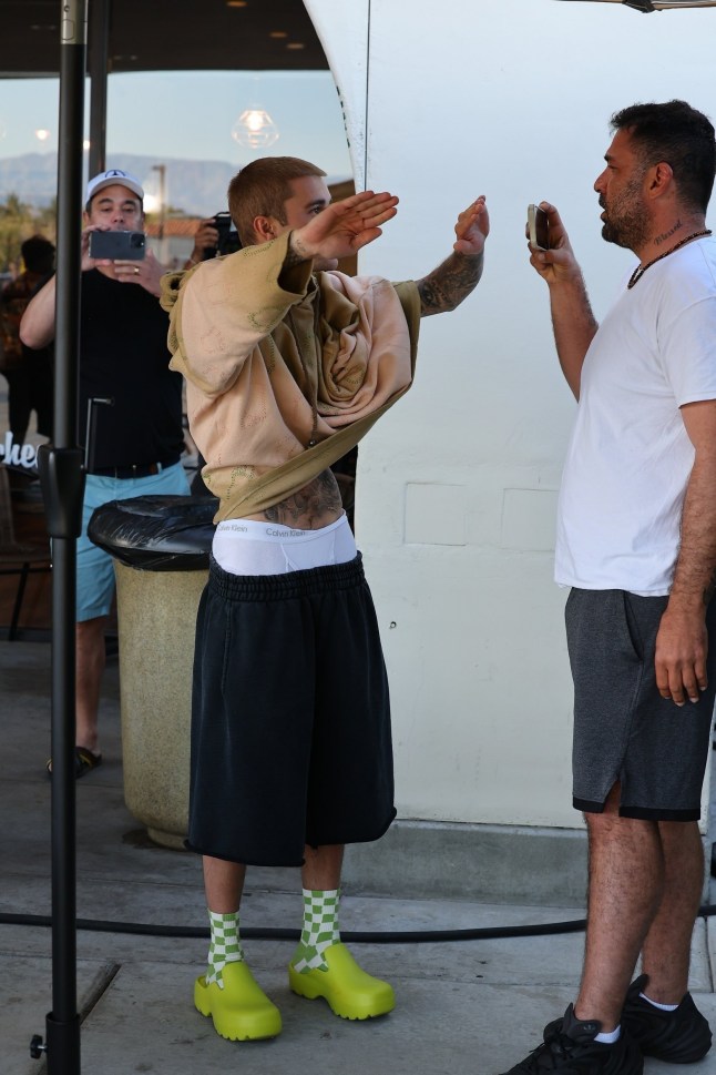 Palm Spring, CA - Justin Bieber displays his tattooed body as he steps out for coffee with friends in Palm Springs. Pictured: Justin Bieber BACKGRID USA 9 APRIL 2025 USA: +1 310 798 9111 / usasales@backgrid.com UK: +44 208 344 2007 / uksales@backgrid.com *UK Clients - Pictures Containing Children Please Pixelate Face Prior To Publication*
