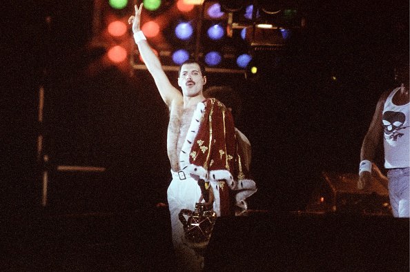 UNITED KINGDOM - AUGUST 09: KNEBWORTH Photo of Freddie MERCURY and QUEEN, Freddie Mercury performing live on stage (Photo by Pete Still/Redferns)
