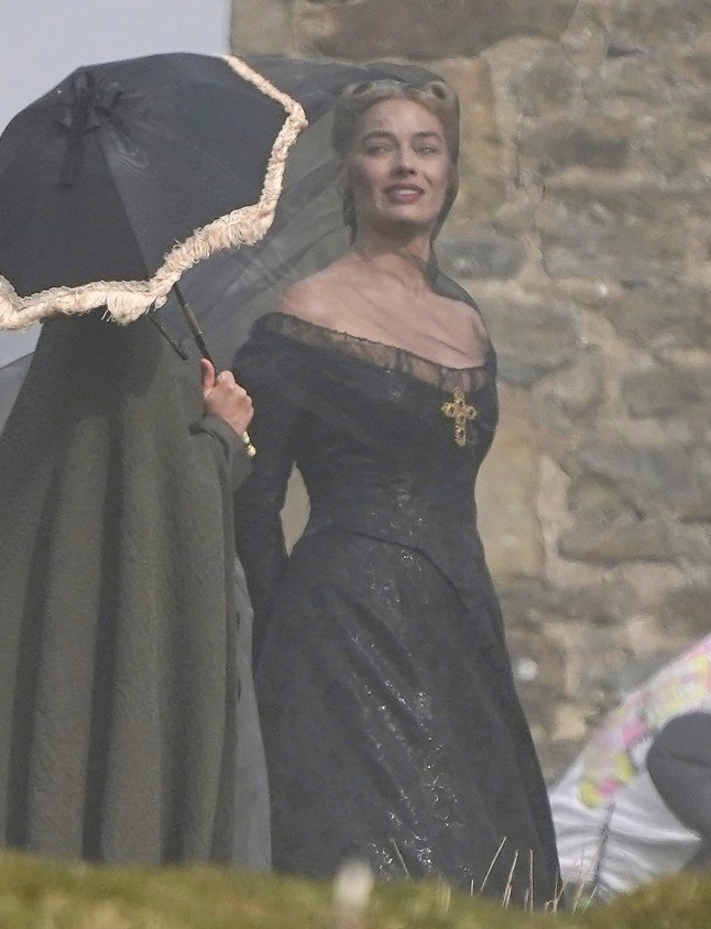 1 April 2025 - EXCLUSIVE.**UK ONLINE - ??300 MIN SET FEE ** (Min fee covers single set usage only) ****Re-use to be charged at ??50 per picture ****** UK MAGS - ??350 per picture usage - double for cover**** UK PAPERS - **PRICE TO BE AGREED**EXCLUSIVE: Period drama perfection! Jacob Elordi, known for his roles in Euphoria and Saltburn, is seen for the first time on the set of Wuthering Heights alongside Margot Robbie?who has recently faced criticism for portraying the teenage character Catherine Earnshaw at age 34. Also spotted on location in the Yorkshire Moors was acclaimed actress Hong Chau, hinting at a powerhouse ensemble for the hotly anticipated adaptation.Credit: CLICK NEWS - SPLASH Ref: Dandef**Exclusive to CLICK NEWS AND MEDIA**CLICK NEWS AND MEDIA - PICTURES@CLICKNEWSANDMEDIA.COM - 07774 321240 -