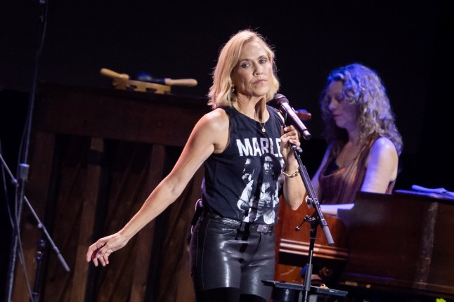 MADRID, SPAIN - JUNE 25: Sheryl Crow performs in concert during the Noches del Botanico Festival at Real Jard??n Bot??nico Alfonso XIII on June 25, 2024 in Madrid, Spain. (Photo by Aldara Zarraoa/Redferns)